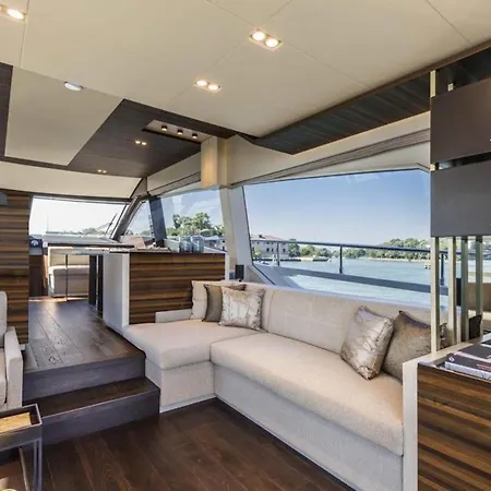 Monte-carlo Luxury Yacht Botel *