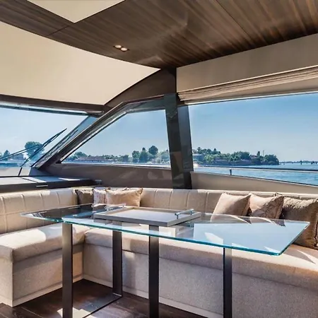 Monte-carlo Luxury Yacht Botel *