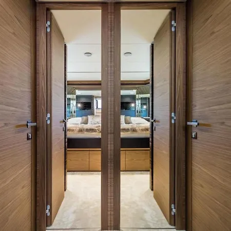 Monte-carlo Luxury Yacht Botel *